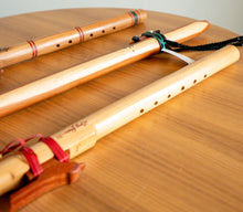 Load image into Gallery viewer, Eastern Red Cedar Flute (Woodpecker 432 HZ) by Darrell Bolin

